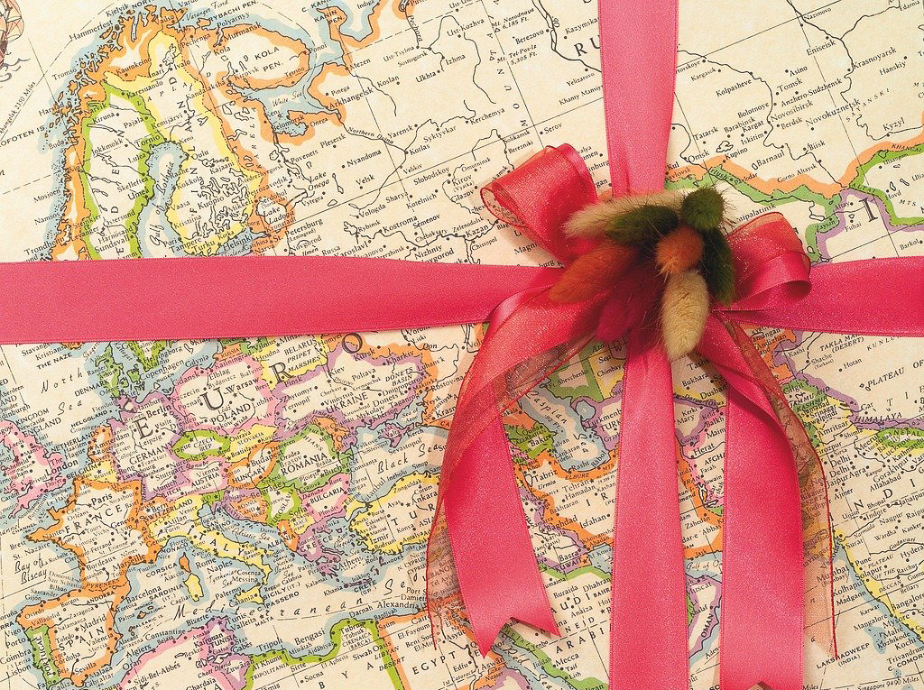 Gift Ideas for the Girl Who Loves Travel